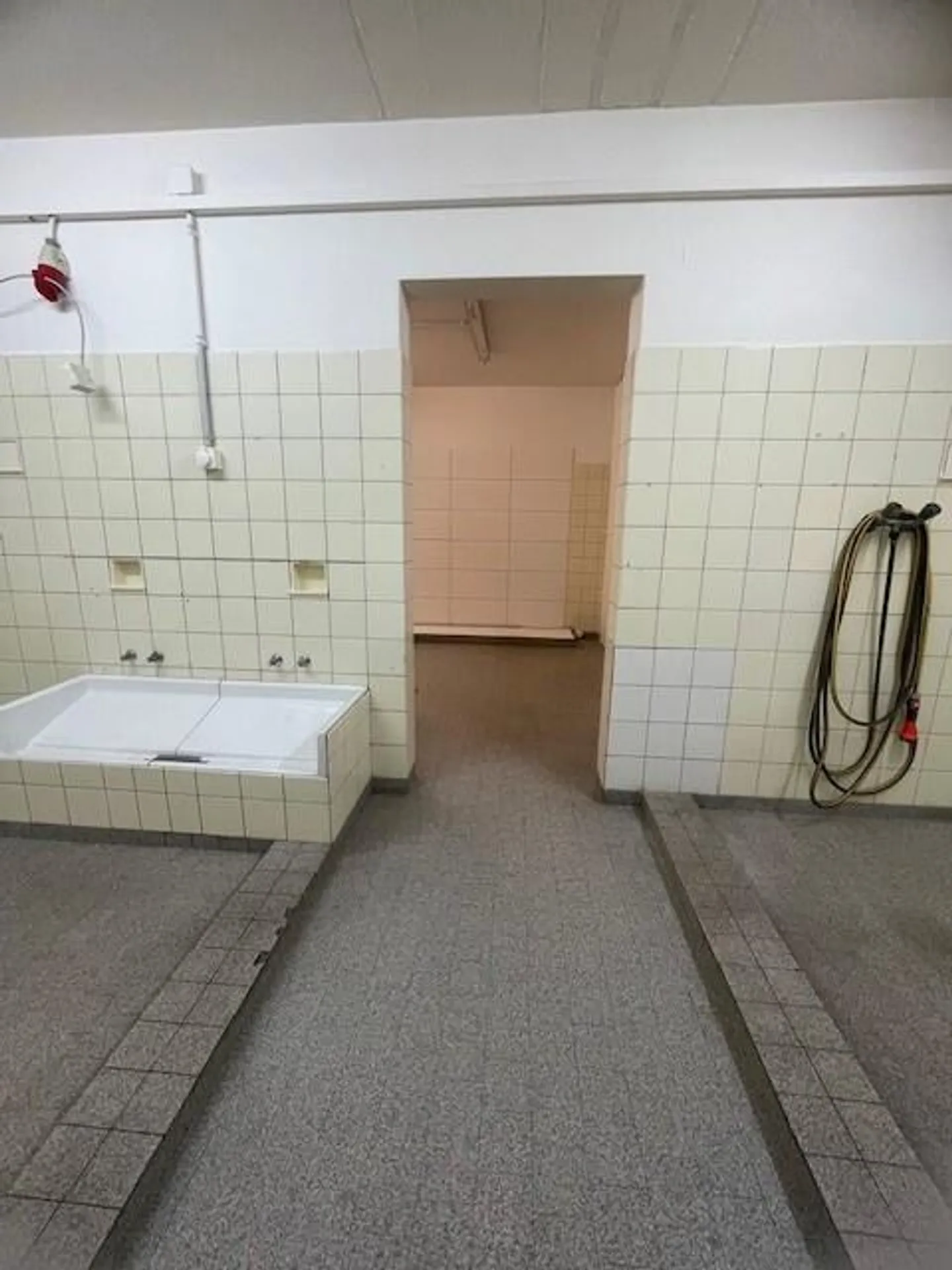 Looking for storage space? - Photo 6 of 7