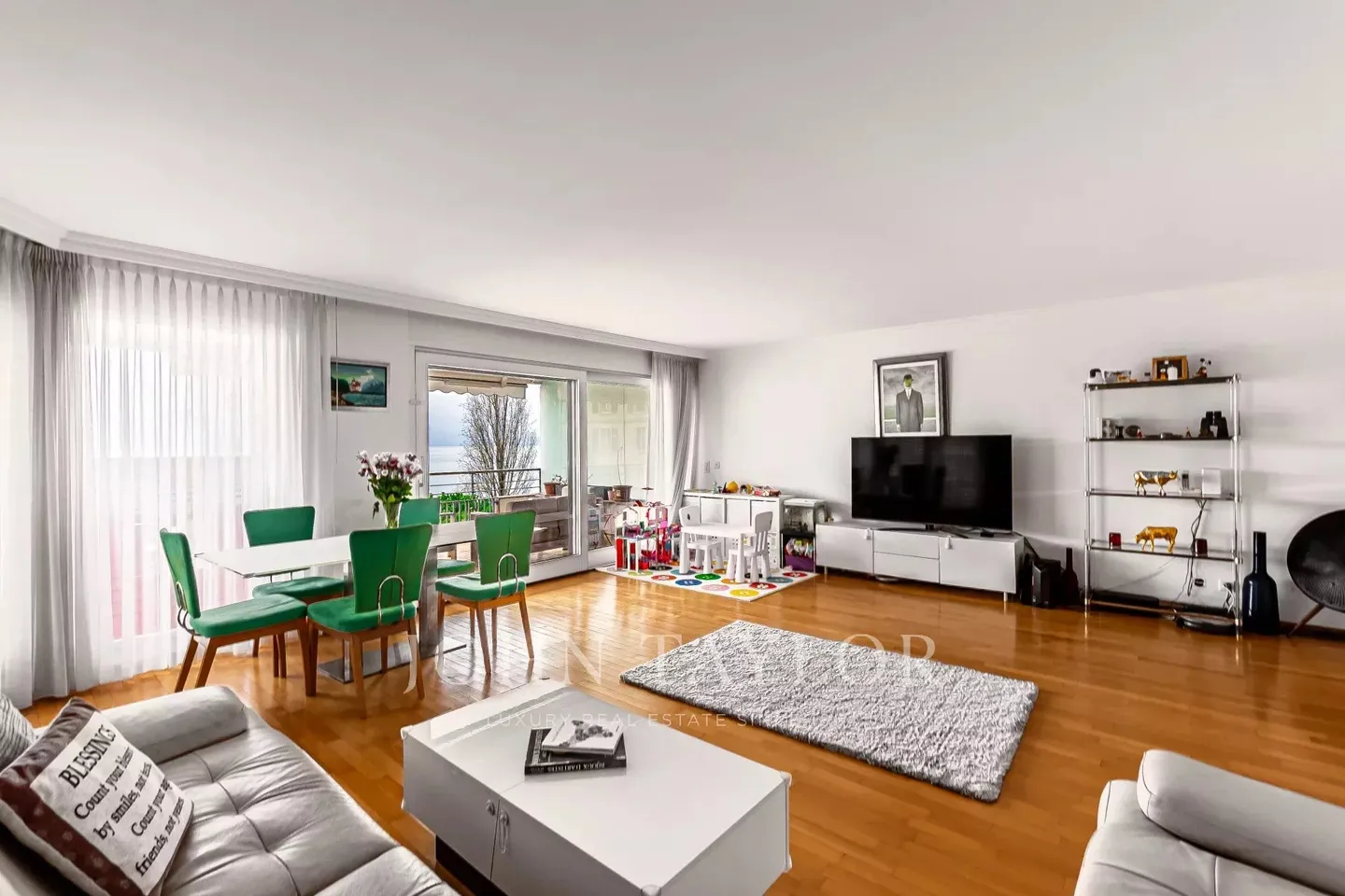 Bel appartement en première ligne au bord du lac - Photo 3 sur 10