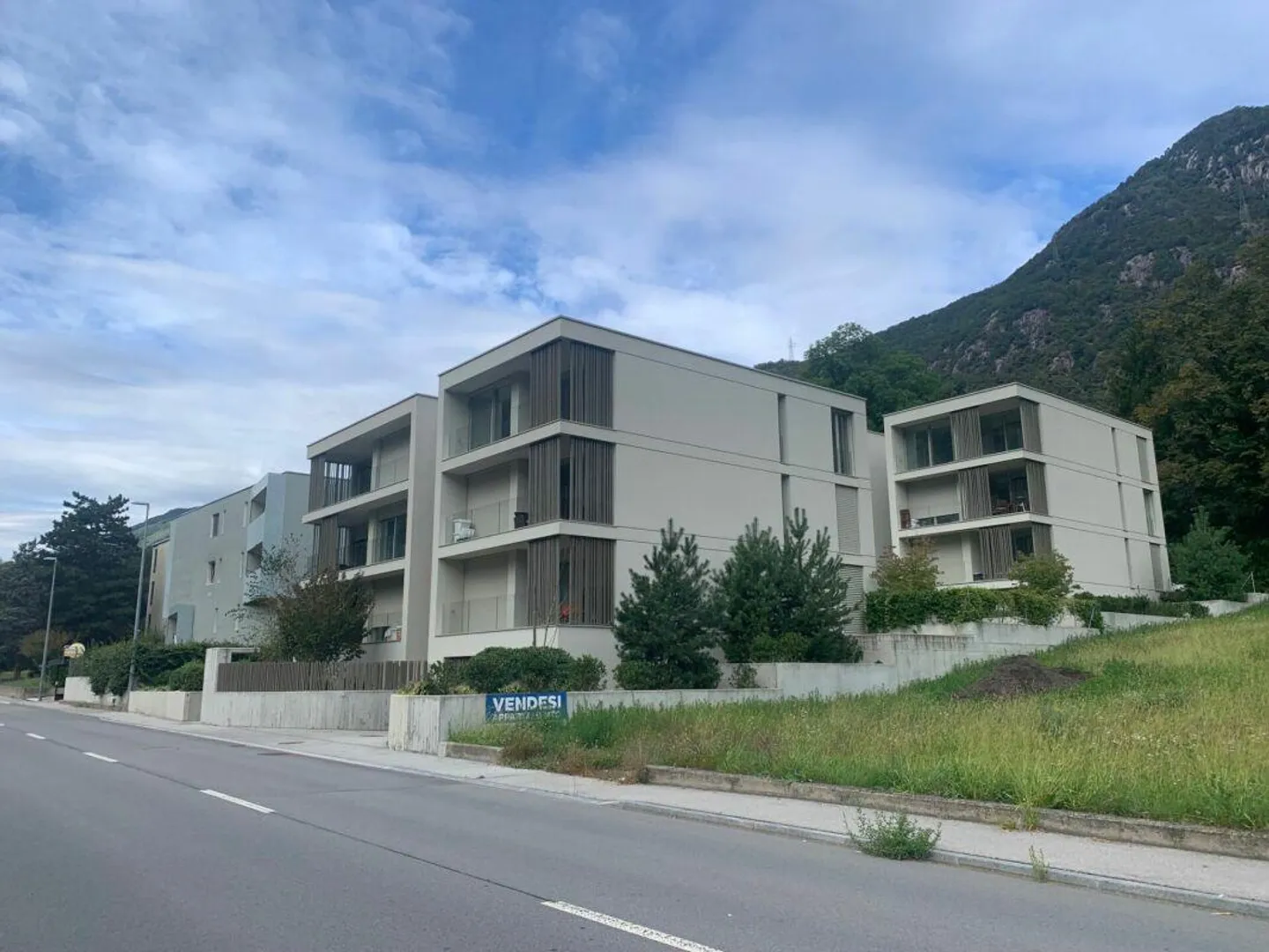Appartamento moderno di 3,5 locali in un piccolo complesso residenziale a Lumino - Foto 2 di 16