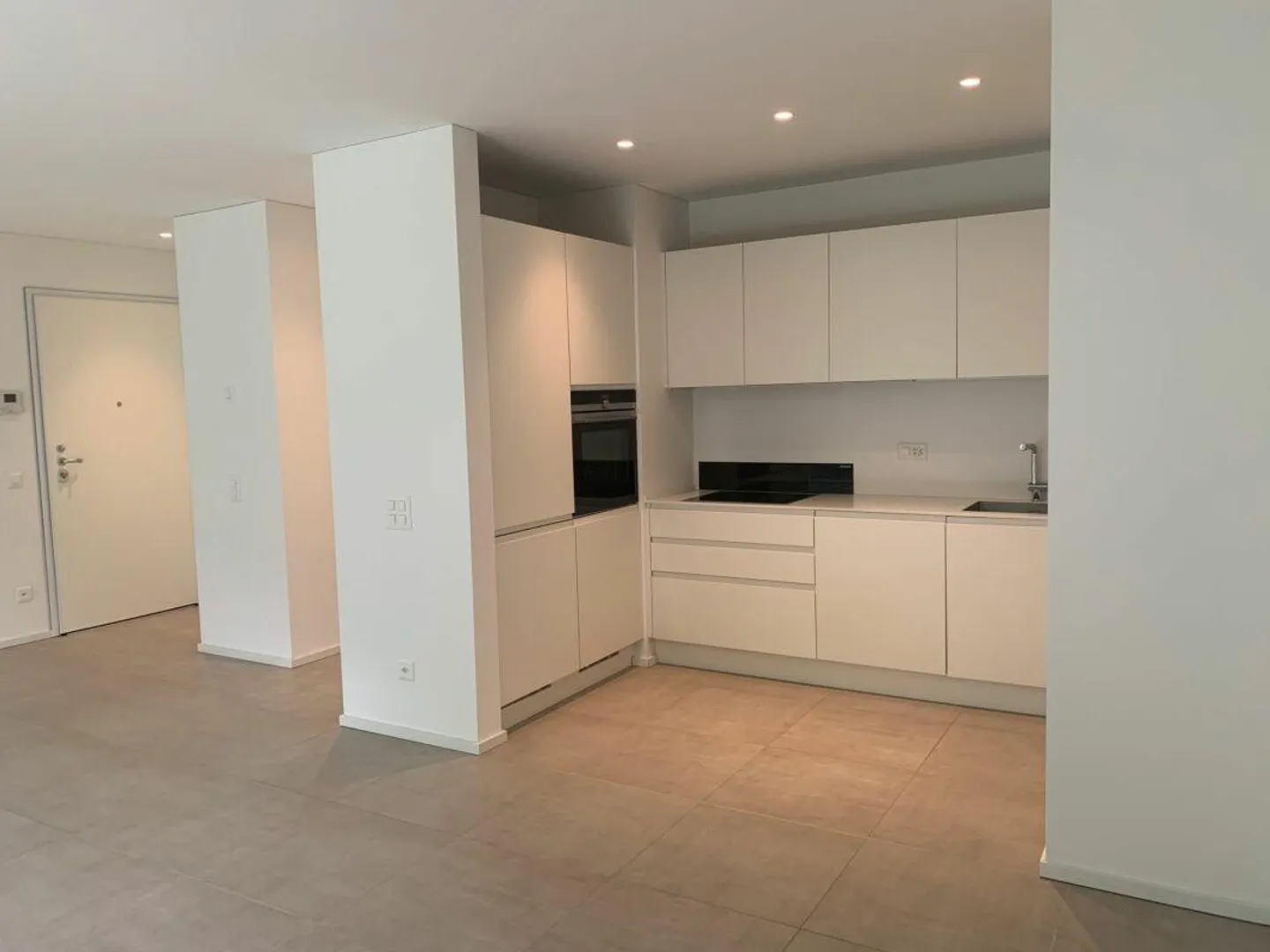 Appartamento moderno di 3,5 locali in un piccolo complesso residenziale a Lumino - Foto 3 di 16