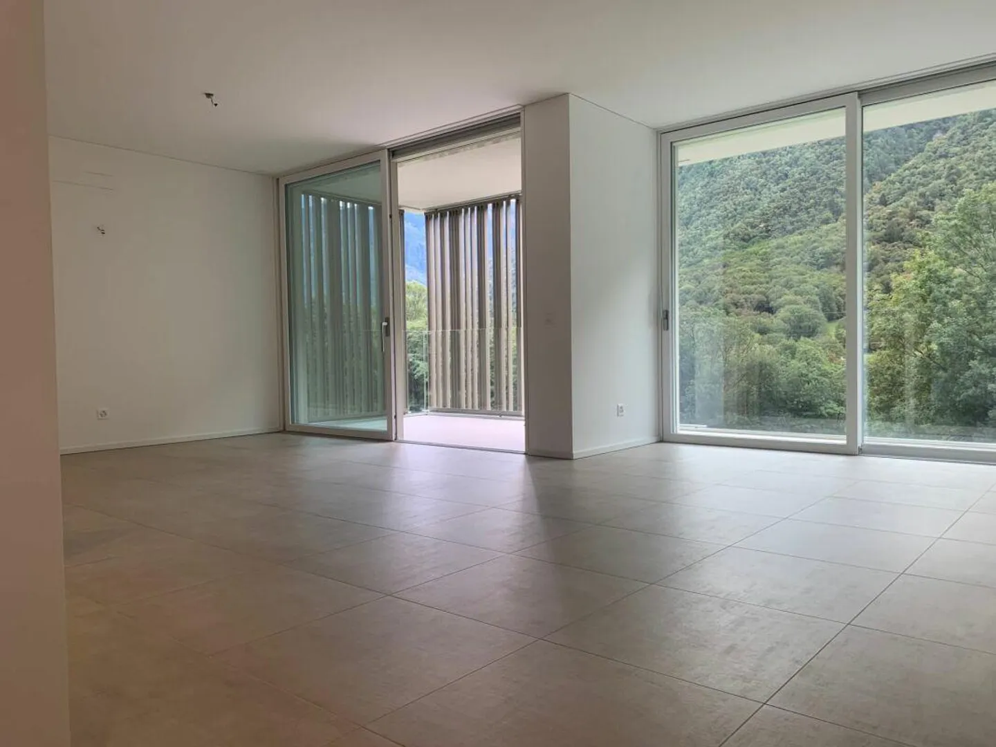 Appartamento moderno di 3,5 locali in un piccolo complesso residenziale a Lumino - Foto 5 di 16