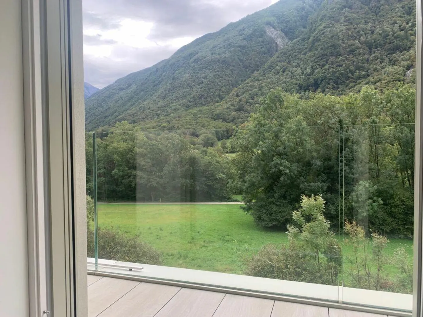 Appartamento moderno di 3,5 locali in un piccolo complesso residenziale a Lumino - Foto 8 di 16