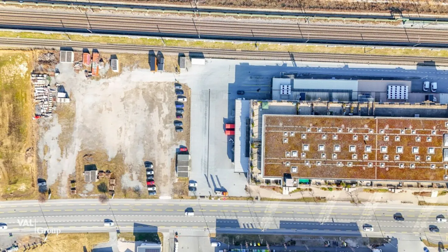 Building land in a highly frequented, strategically attractive location for rent or under building rights - Photo 3 of 6