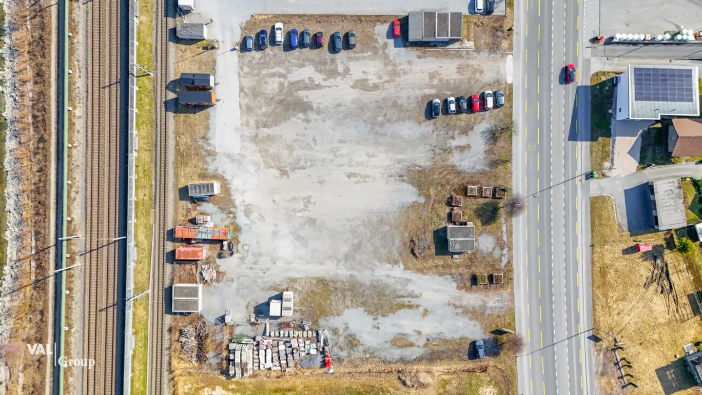 Building land in a highly frequented, strategically attractive location for rent or under building rights - Photo 4 of 6