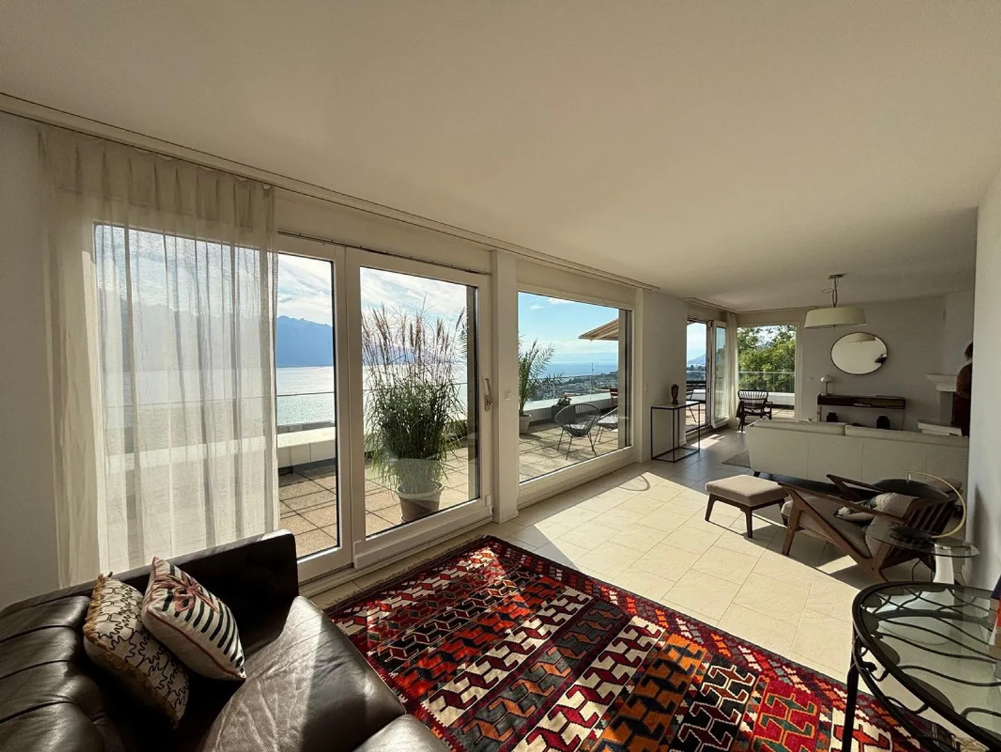 Stunning Penthouse with Lake View - Photo 3 of 13