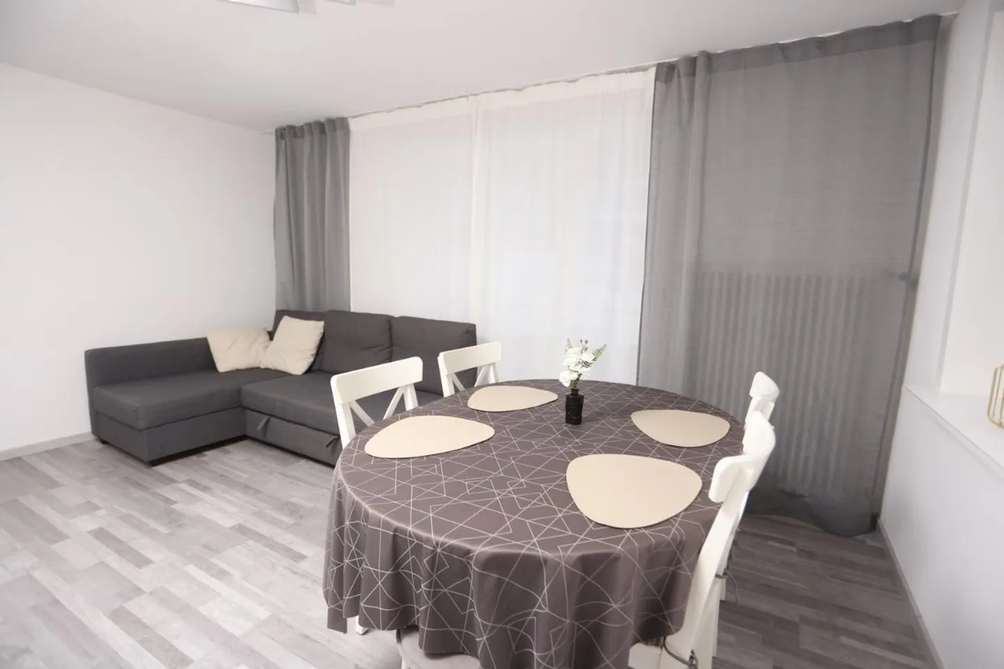 5.5 Room Single Family House - Photo 2 of 5