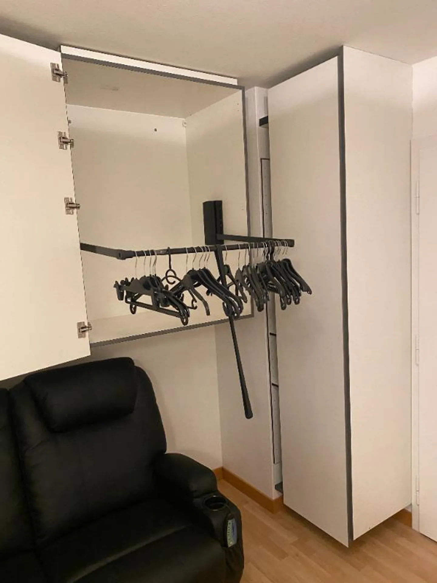 «Möbl. WG-Zimmer» - Foto 2 von 5