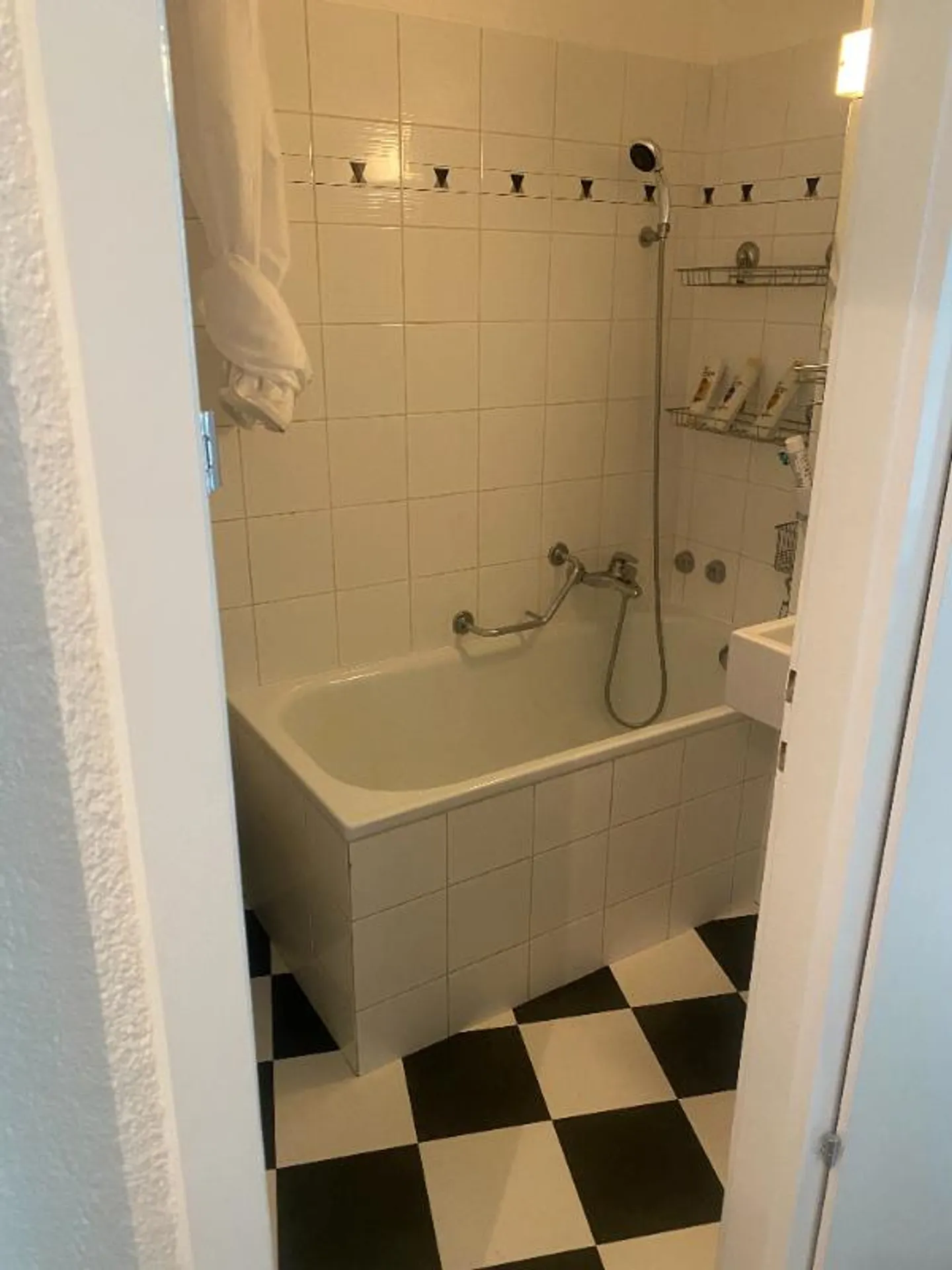 «Möbl. WG-Zimmer» - Foto 4 von 5