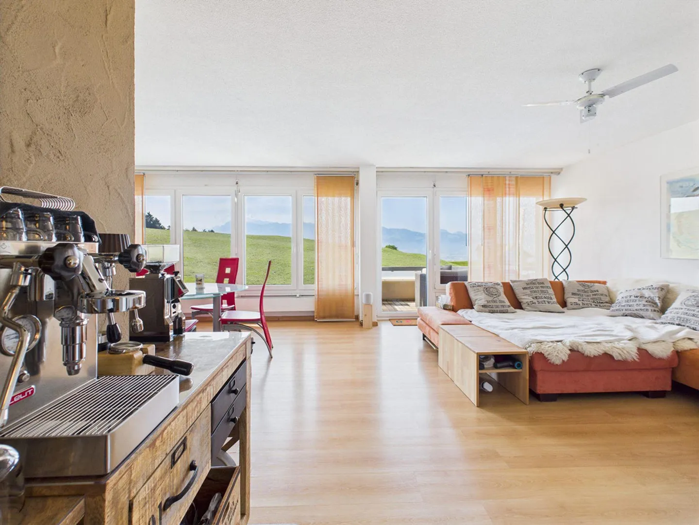 Casa bifamiliare con vista libera sulle montagne e sulla campagna - Foto 3 di 11