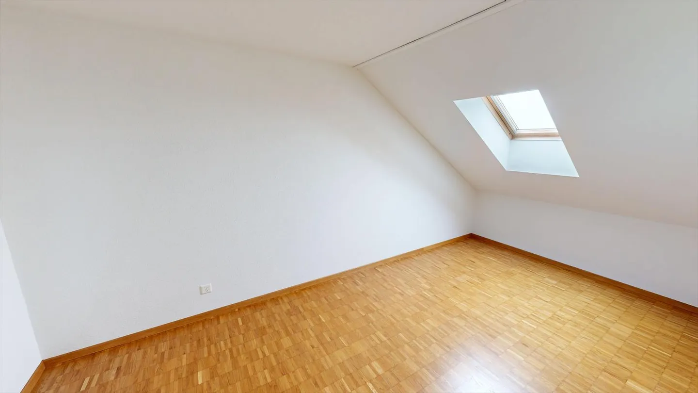 Beautiful attic apartment with character - one rent free - Photo 8 of 13