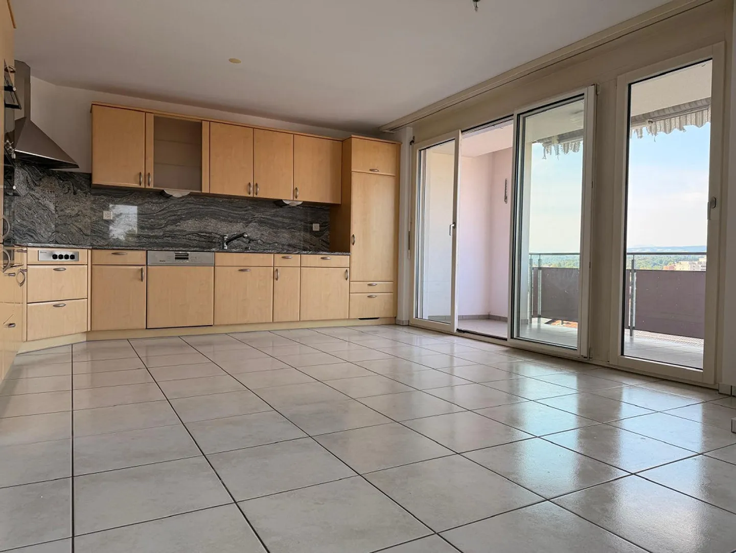 Geräumige Wohnung mit Balkon - Foto 2 von 10