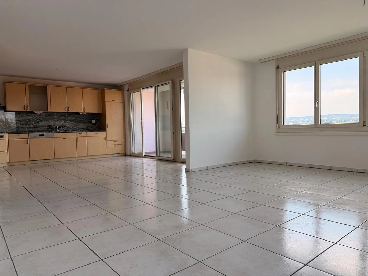 Geräumige Wohnung mit Balkon - Foto 4 von 10