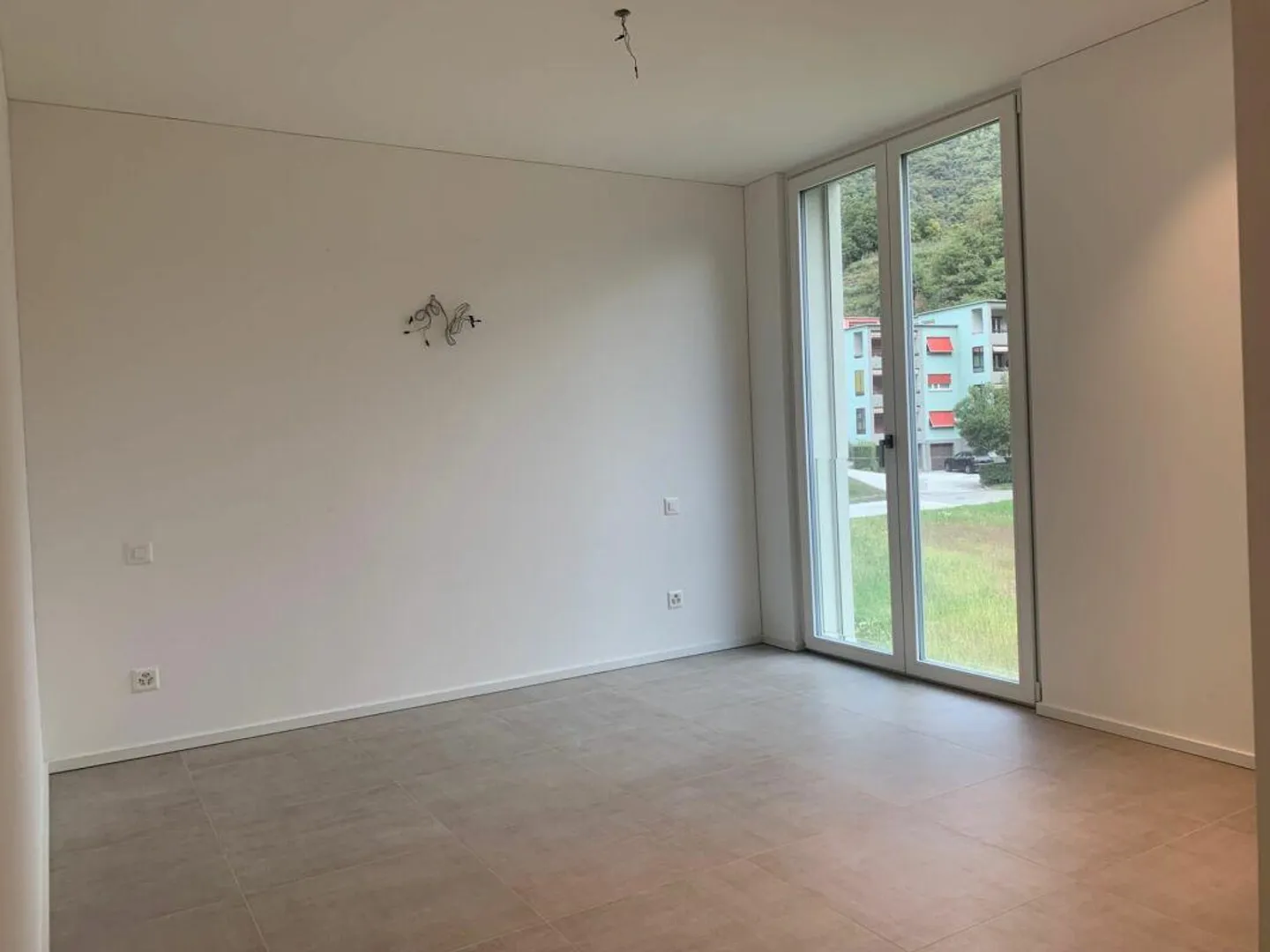 Appartamento moderno di 3,5 locali in un piccolo complesso residenziale a Lumino - Foto 13 di 16