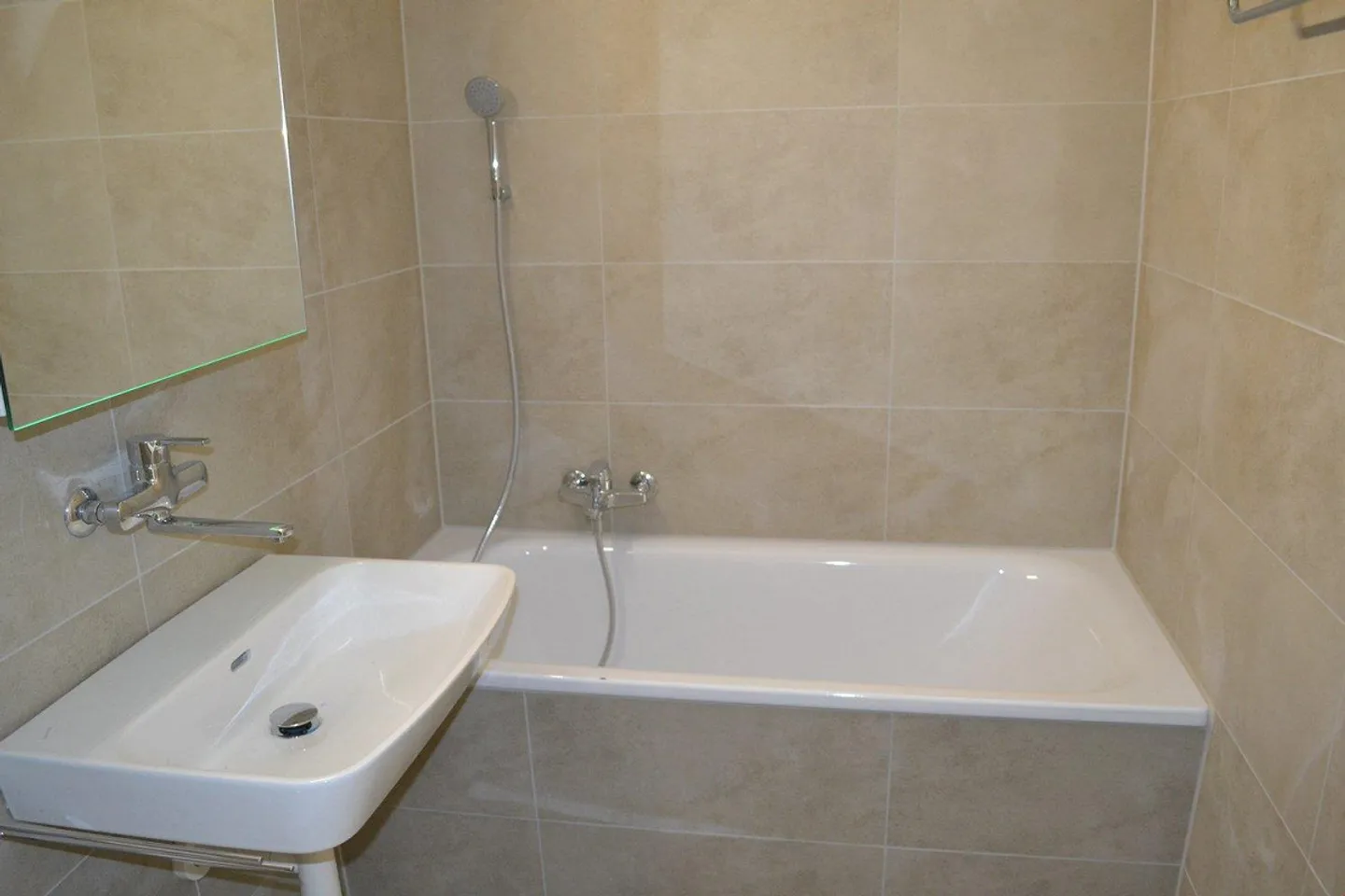 Renovierte Wohnung im Grünen - Foto 3 von 12
