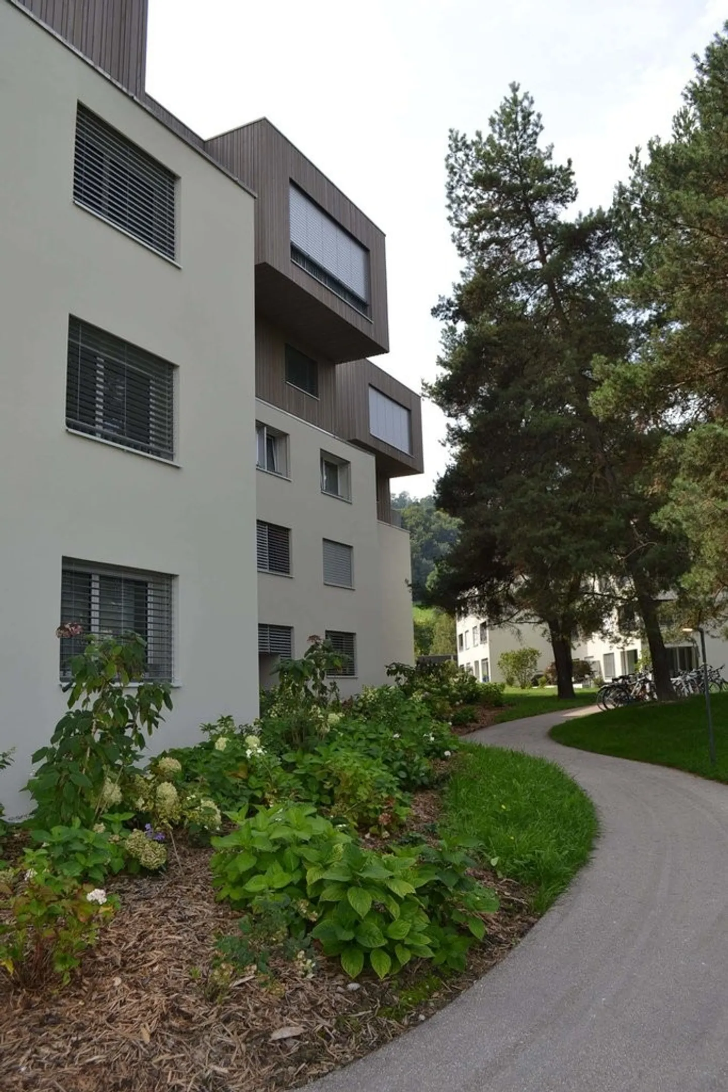 Modern 3.5-Room Apartment - Photo 2 of 11