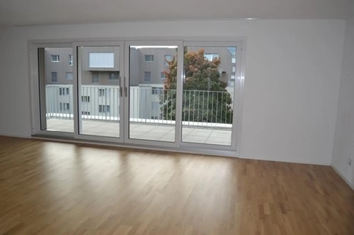 Modern 3.5-Room Apartment - Photo 3 of 11