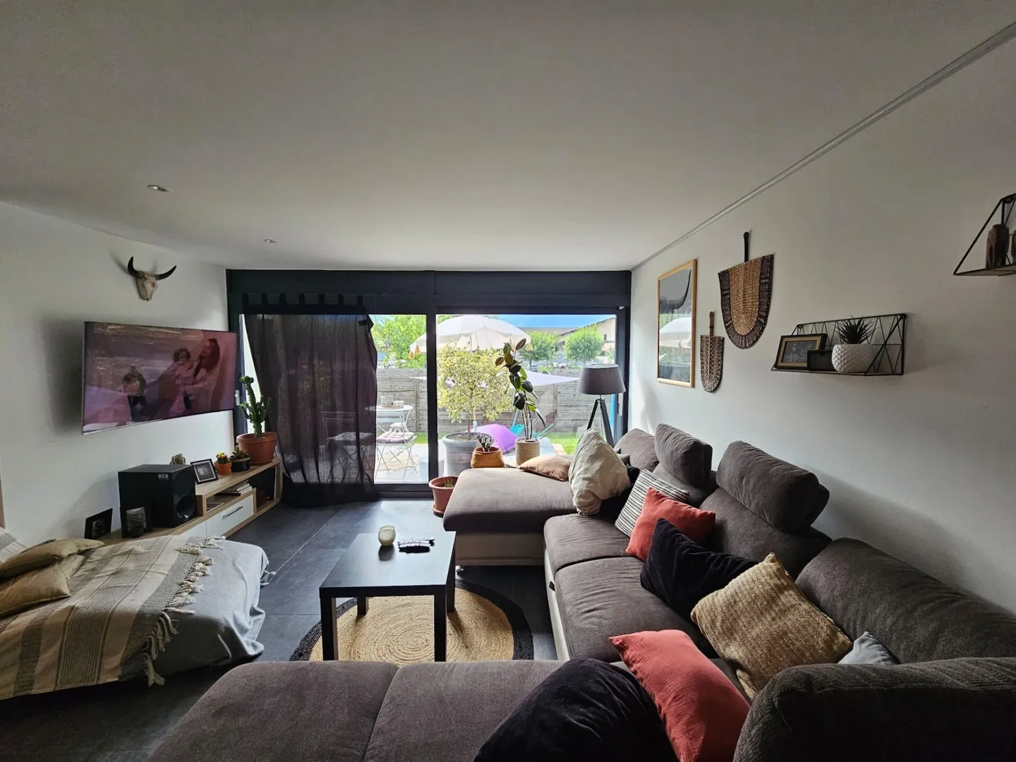 Come settle in the little California of Valais - Elegance & modernity for this superb 4.5 room apartment completely renovated in the heart of Fully - Photo 5 of 16
