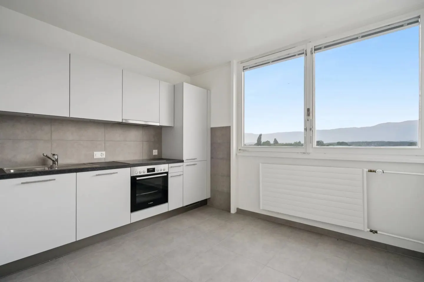 Renovated 3-Room Apartment - Photo 2 of 7