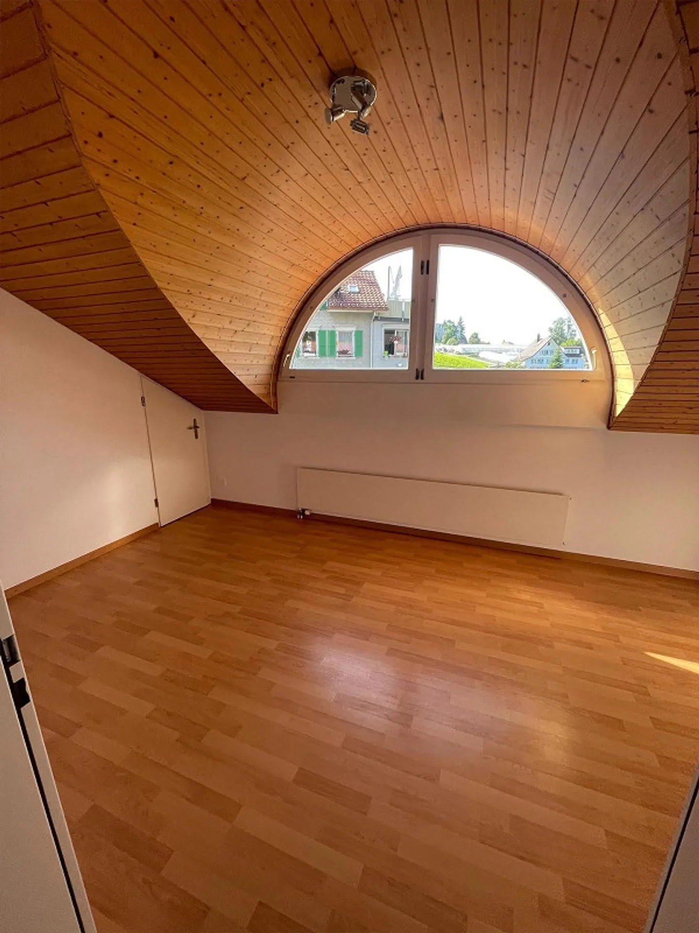 sehr schöne und  helle  5.5 Zimmer-Maisonette-Wohnung - Foto 6 von 10