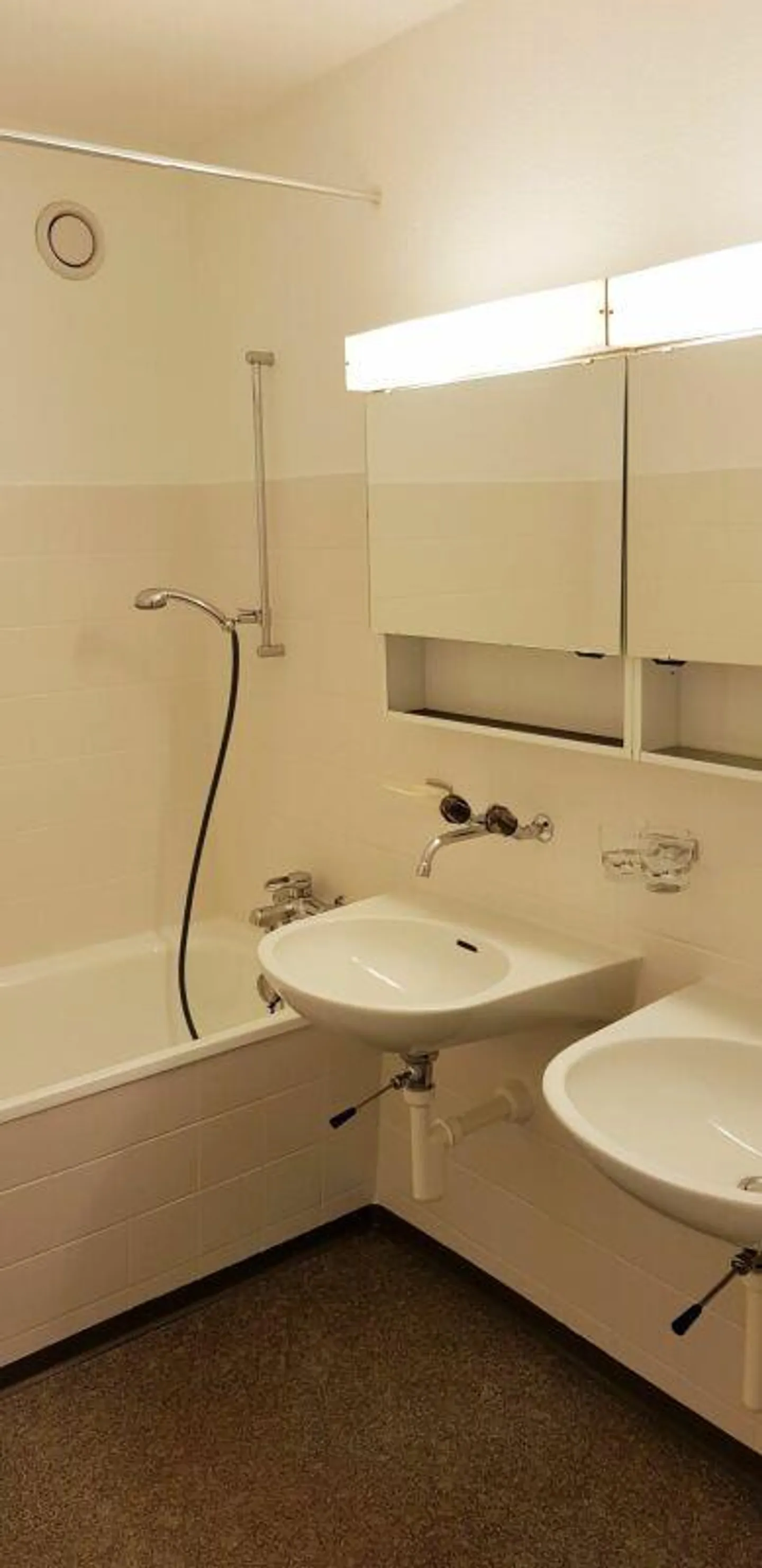 Are you looking for a new apartment for your family or with friends? - Photo 3 of 9