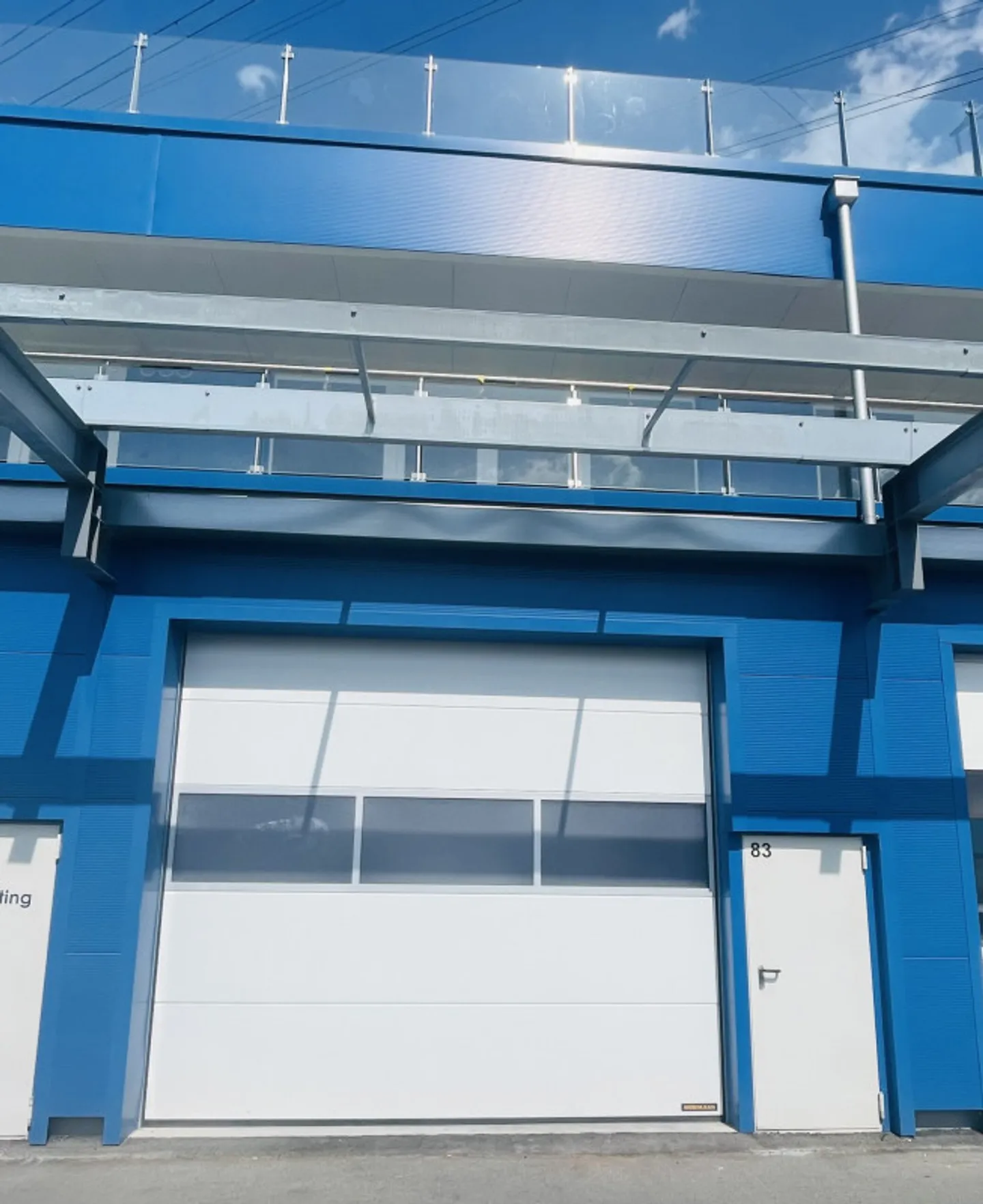 Grande box versatile nella zona industriale di Villeneuve - Foto 4 di 5