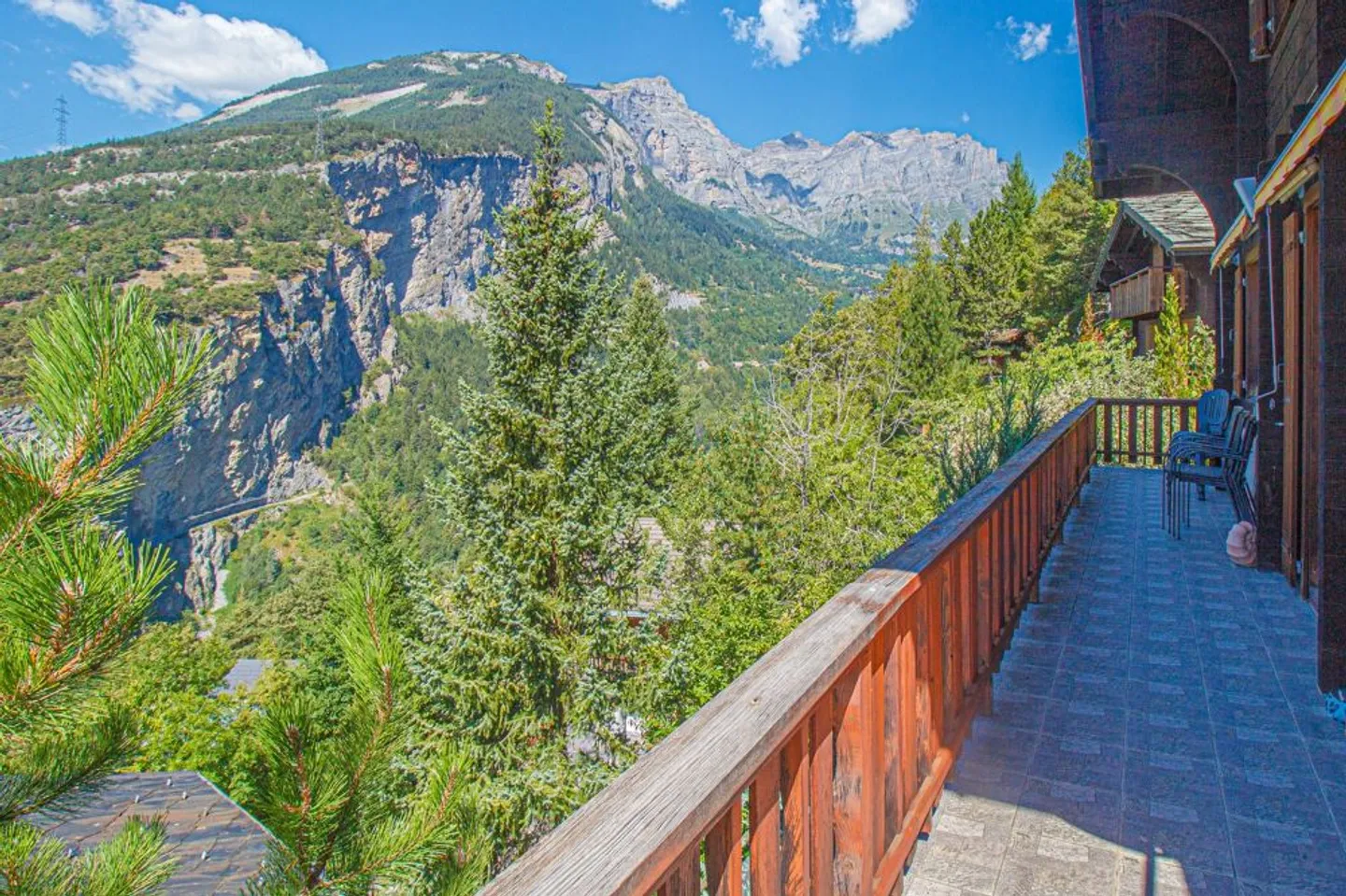 Chalet for sale - Photo 3 of 21