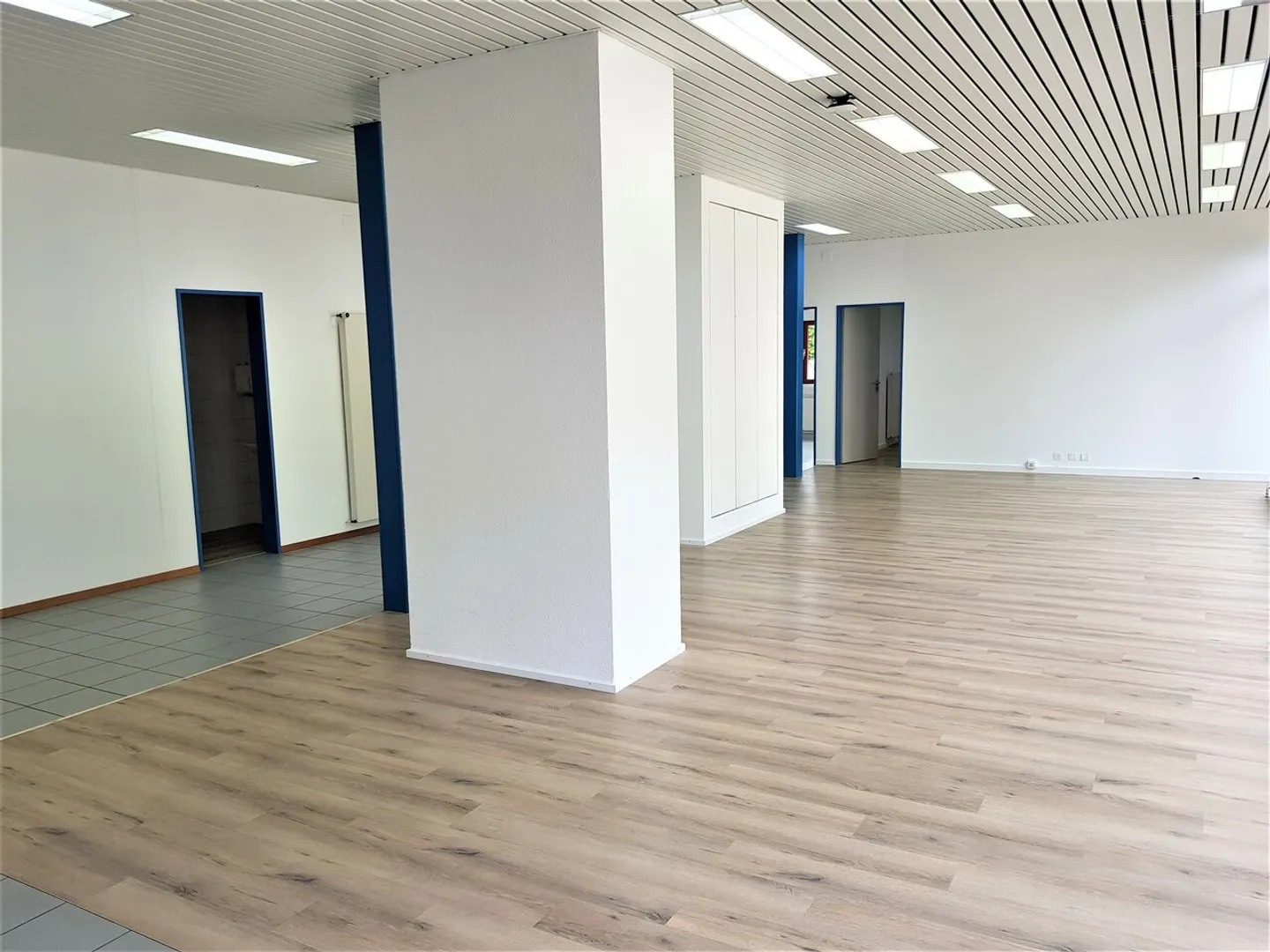Gemischte Nutzung Lager / Büro / Showroom - Flexibler Mietvertrag - Foto 3 von 8