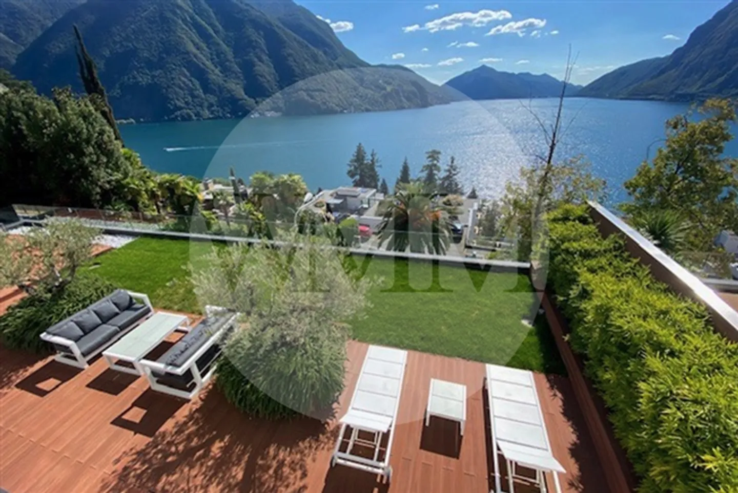 «LUXURIÖSES ANWESEN MIT HERRLICHEM SEEBLICK» - Foto 1 von 2