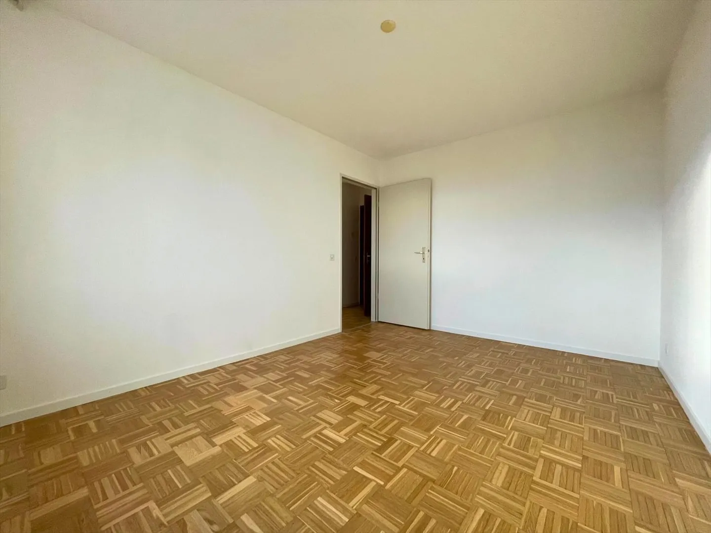 Appartement deux pièces au 4ème étage avec vue sur le lac - Photo 8 sur 10