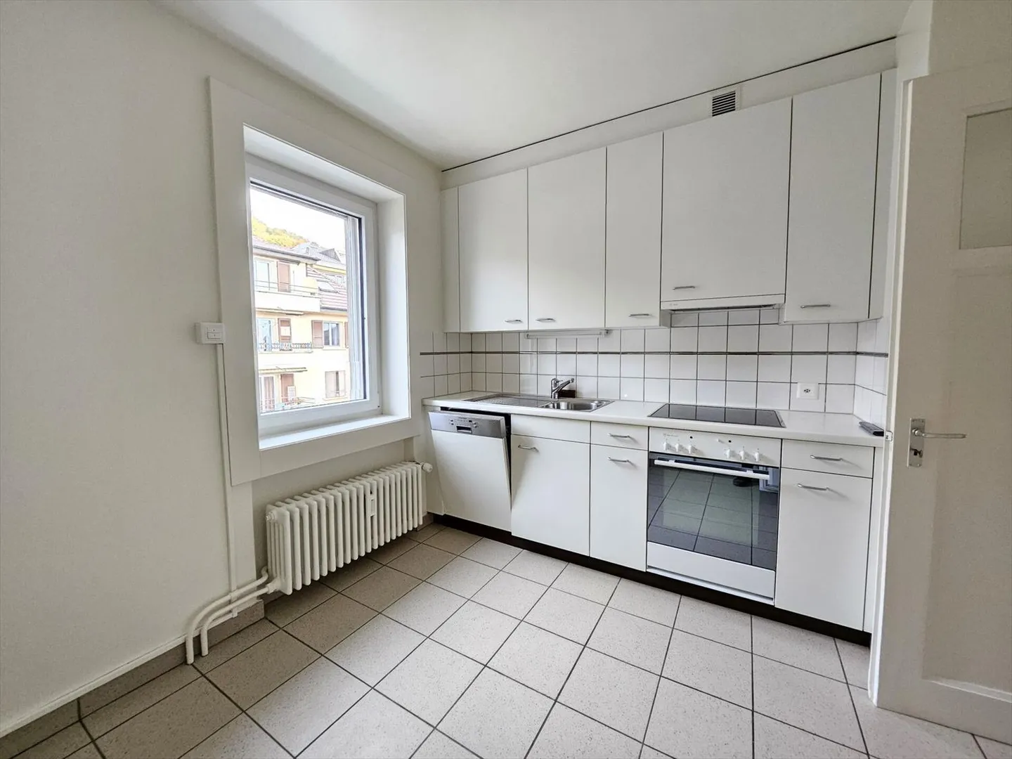 Appartamento con 5 stanze e balcone - Foto 5 di 11