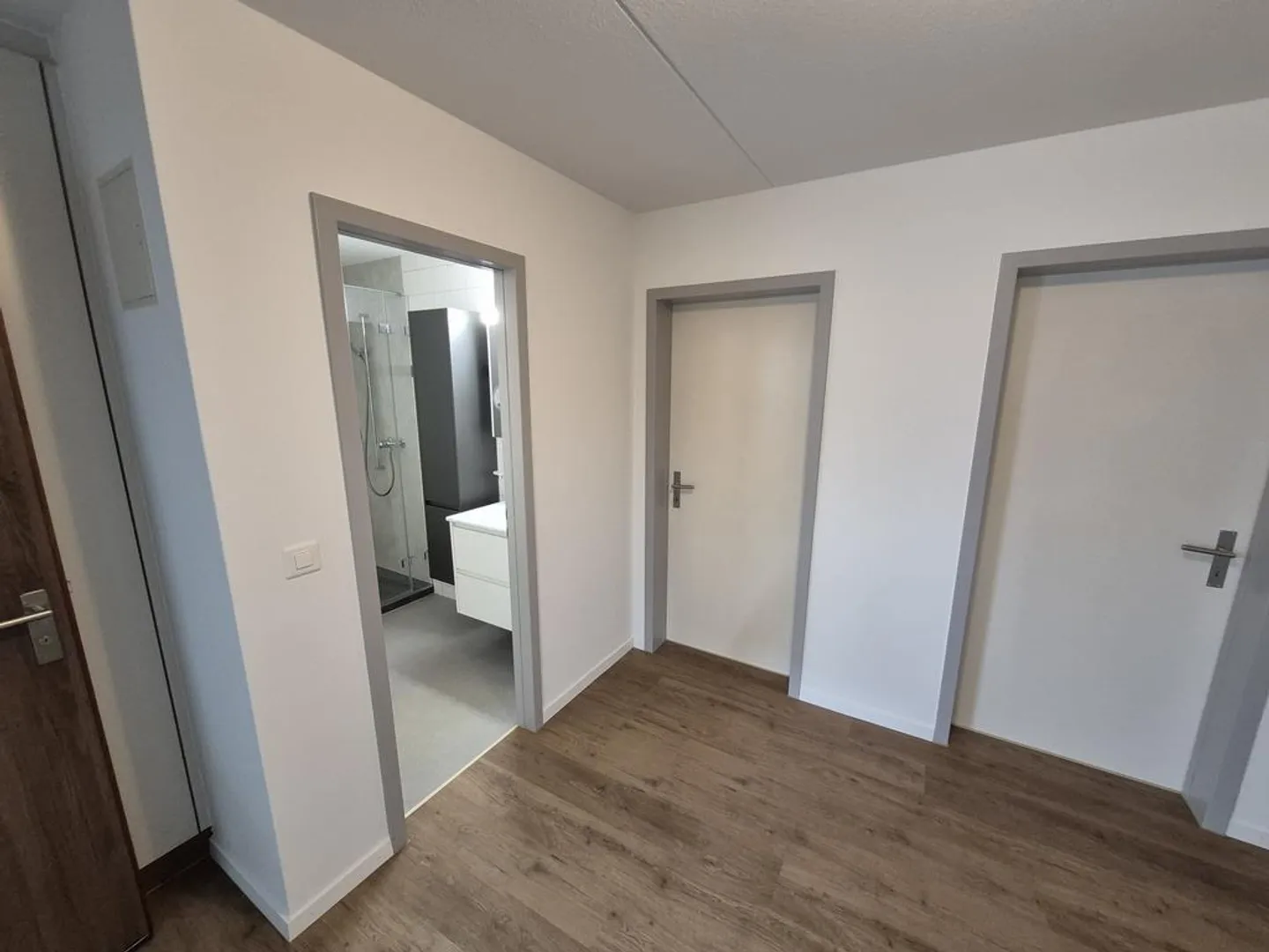 Appartamento 4 locali recentemente ristrutturato con due balconi nel centro del villaggio - Foto 3 di 5