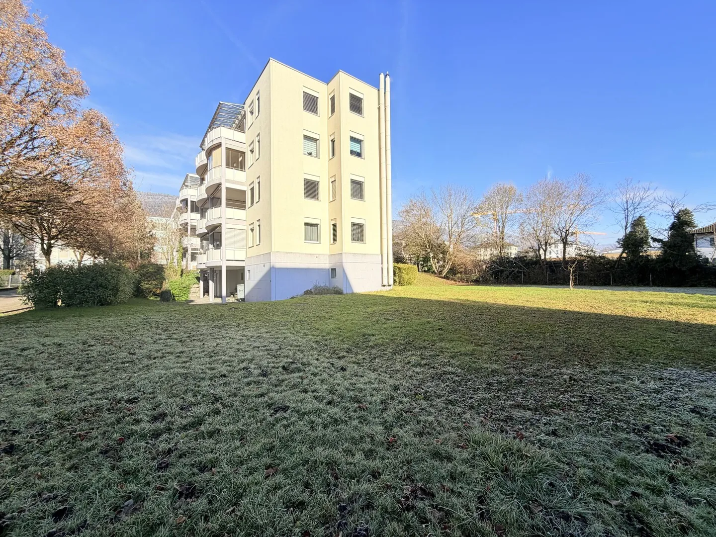 Appartamento 3,5 locali con balcone, giardino e infrastruttura ottimale - Foto 2 di 9