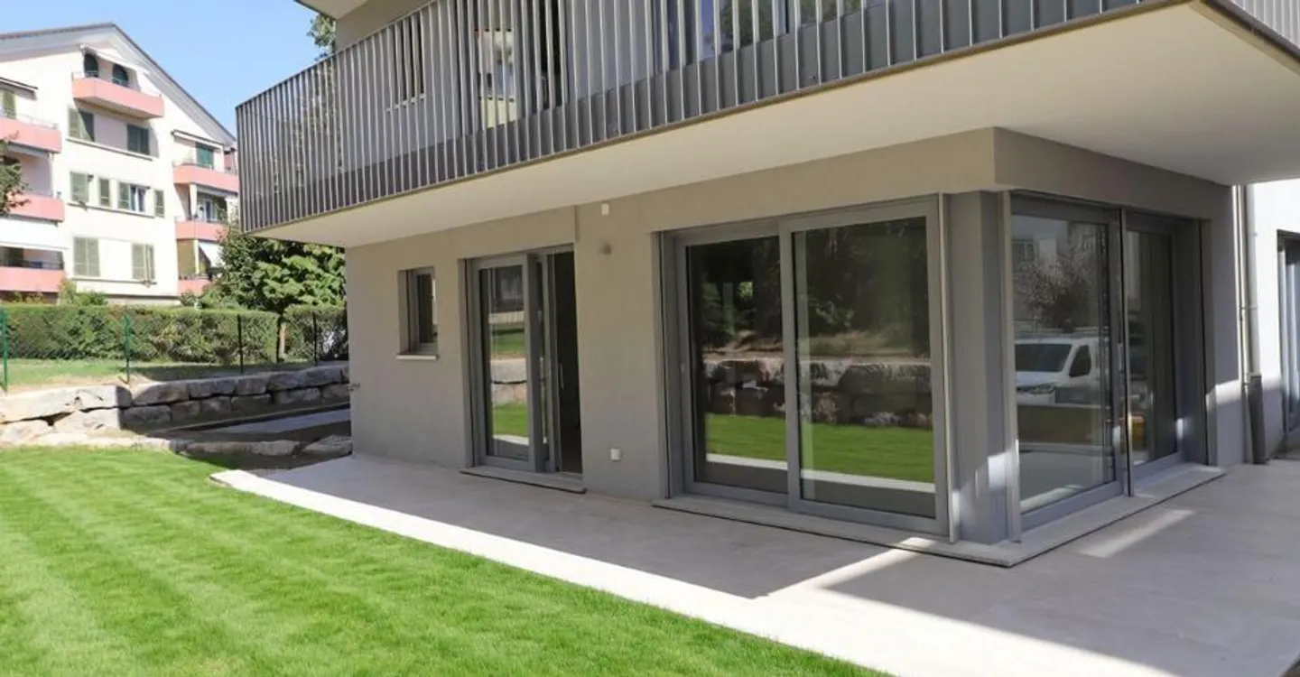 Rare opportunity! Magnificent new garden-level apartment, 3 bedrooms, very close to the center, in a completely quiet neighborhood! - Photo 3 of 4