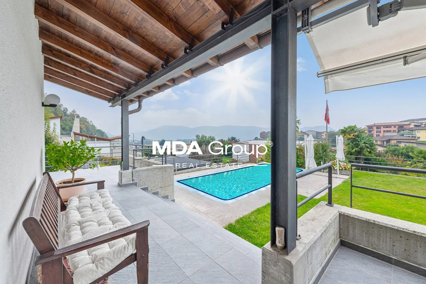 Villa di Lusso a Morbio Inferiore - Foto 1 di 13