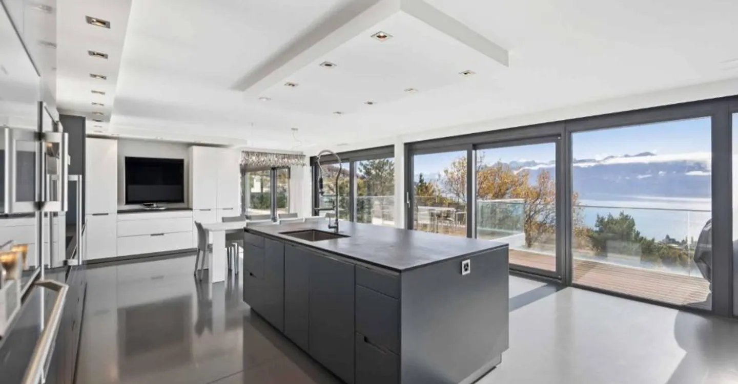 Exceptional penthouse with breathtaking panoramic view - Photo 3 of 13
