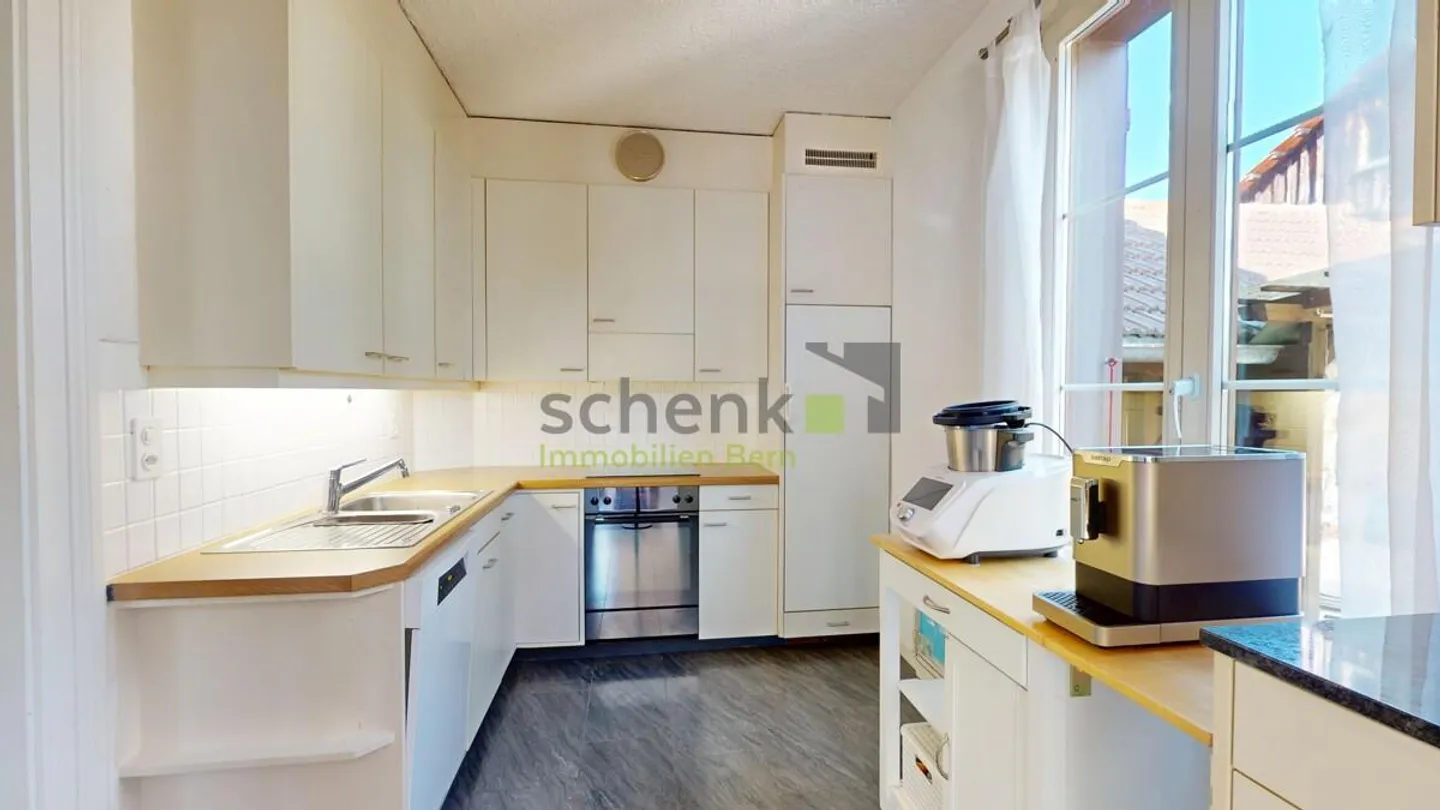 Très généreuse maison bifamiliale dans un endroit calme - Photo 6 sur 15