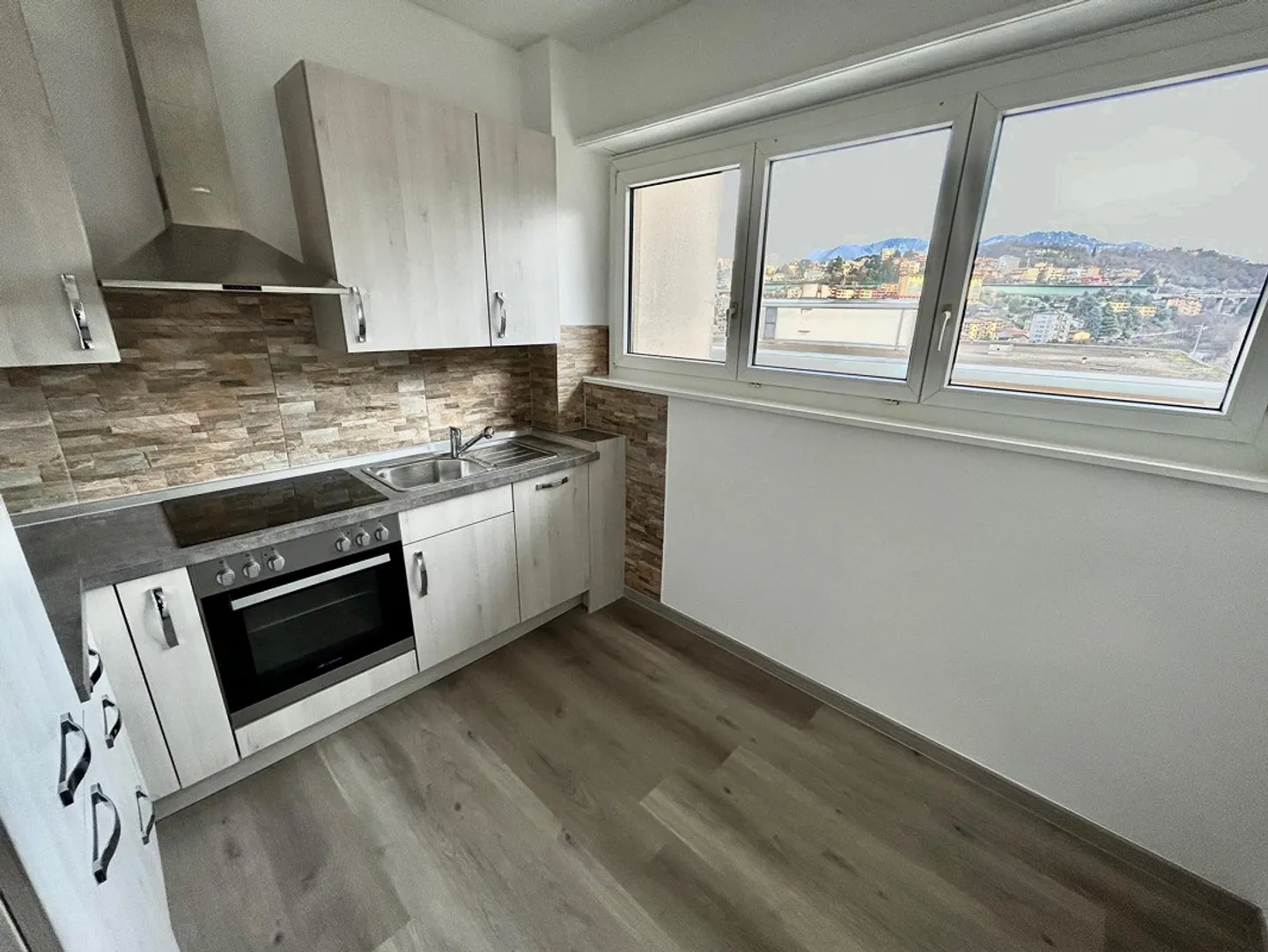 Suche einen Nachmieter für eine moderne 2,5-Zimmer-Wohnung in Chiasso - Foto 2 von 10