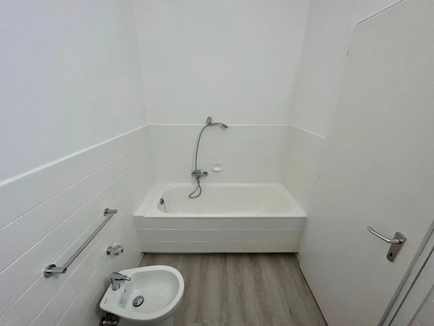 Suche einen Nachmieter für eine moderne 2,5-Zimmer-Wohnung in Chiasso - Foto 8 von 10