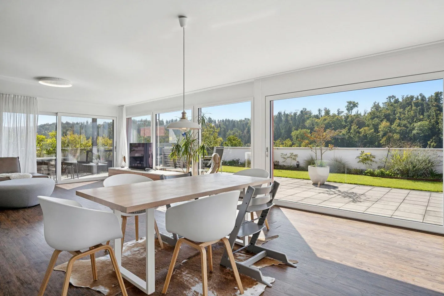 Exclusive penthouse apartment with unique tranquility and panoramic views - Photo 5 of 7