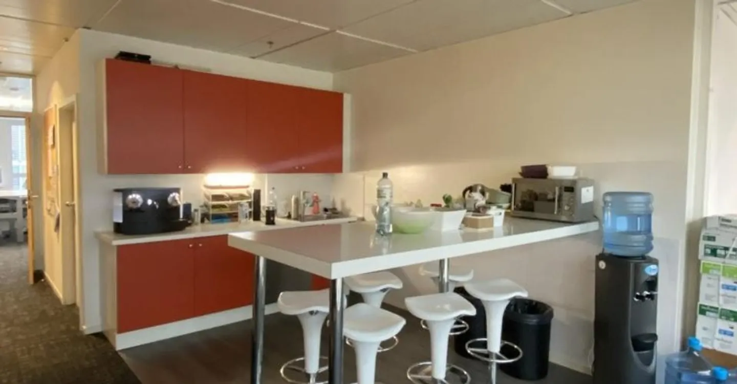 Offices of 677 m2 - 3rd floor - at the Geneva Business Center in Lancy - Photo 6 of 9