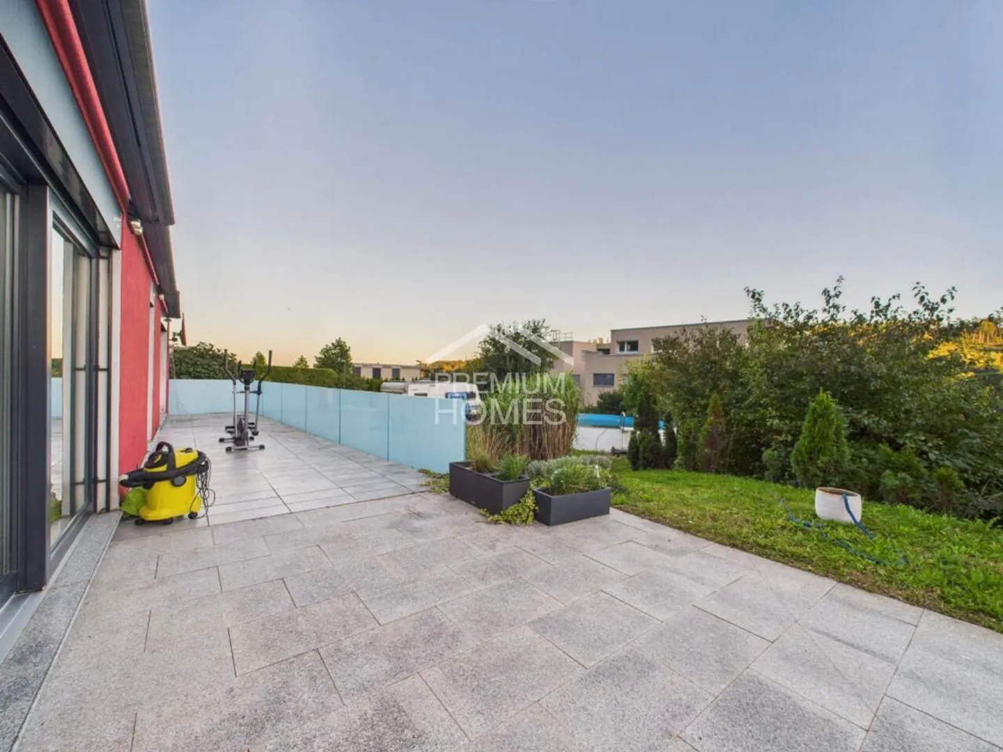 Geräumiges Familienhaus mit Garten - Foto 8 von 12