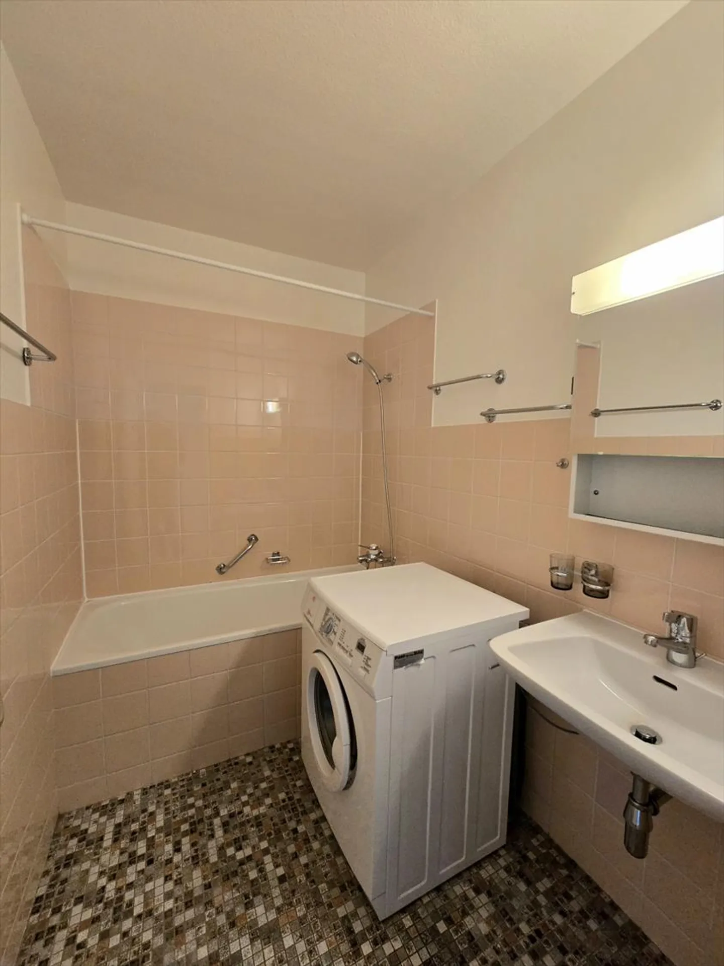 Bel appartamento di 3,5 locali in una zona tranquilla e verde a Romanel - Foto 4 di 9