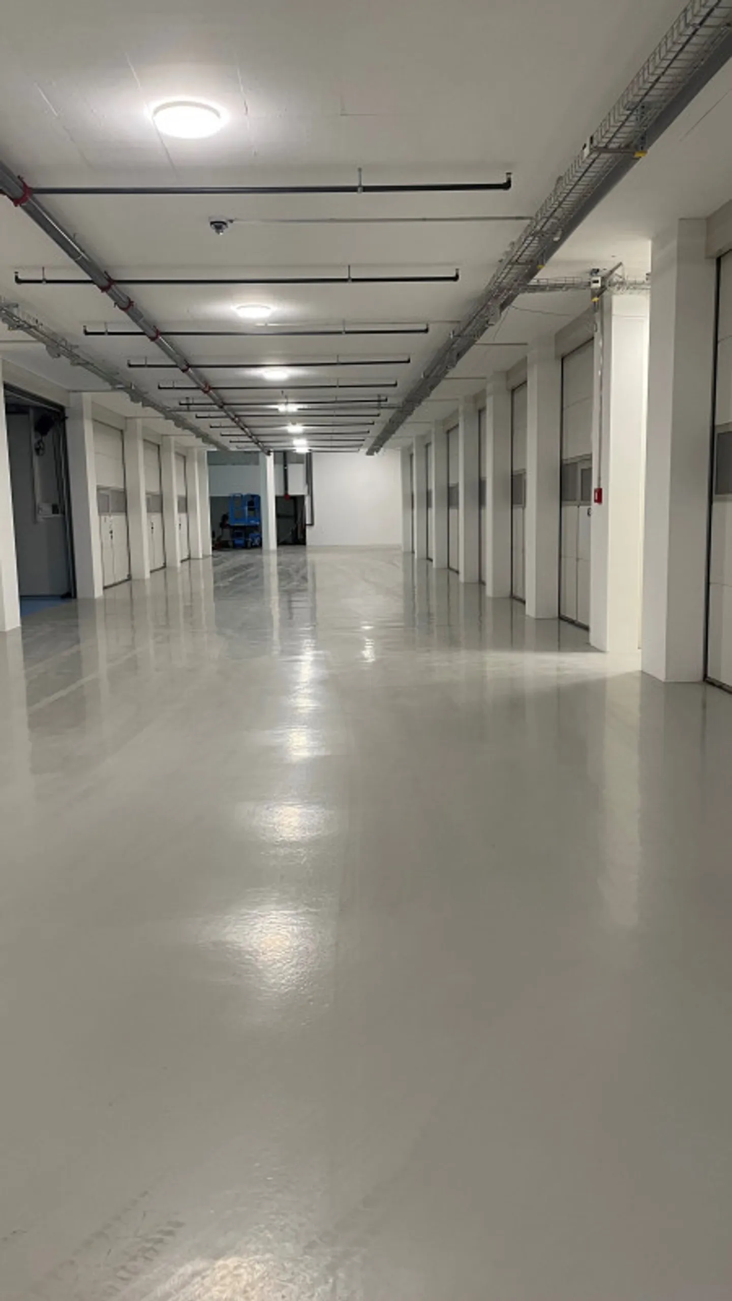 Box funzionale di 62m2 in affitto a Villeneuve - Foto 3 di 3