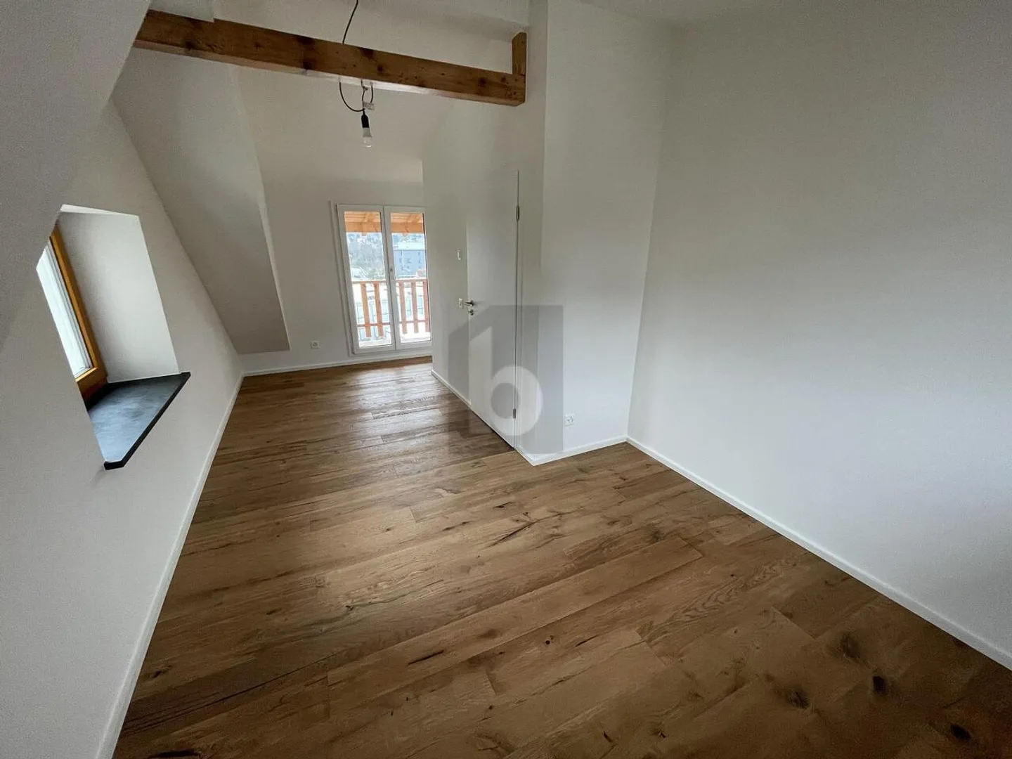 HISTORICAL CHARM MEETS MODERN COMFORT - Photo 4 of 6