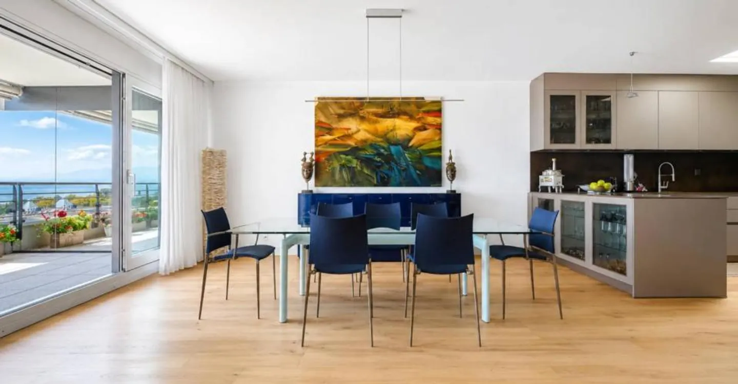 Attico ristrutturato con vista lago - Foto 4 di 10