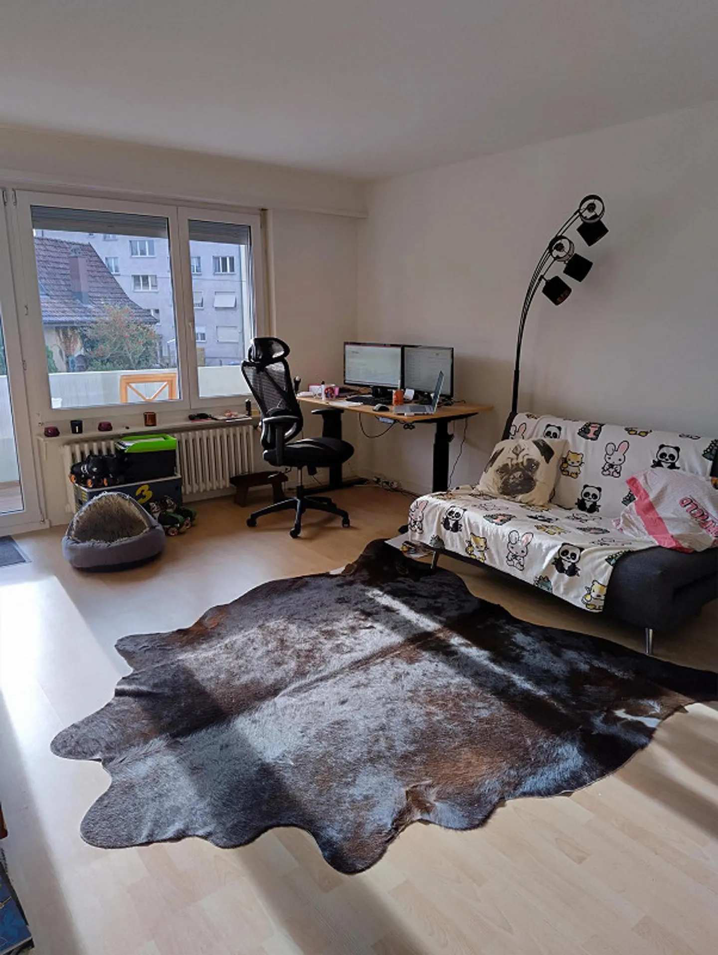 Sunny, spacious apartment near the train station - Photo 1 of 5