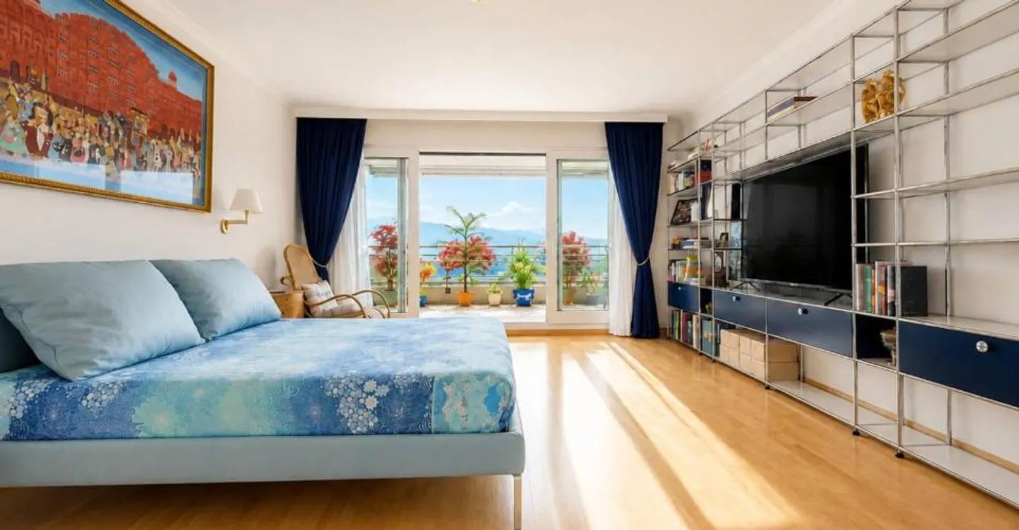 Attico ristrutturato con vista lago - Foto 5 di 10