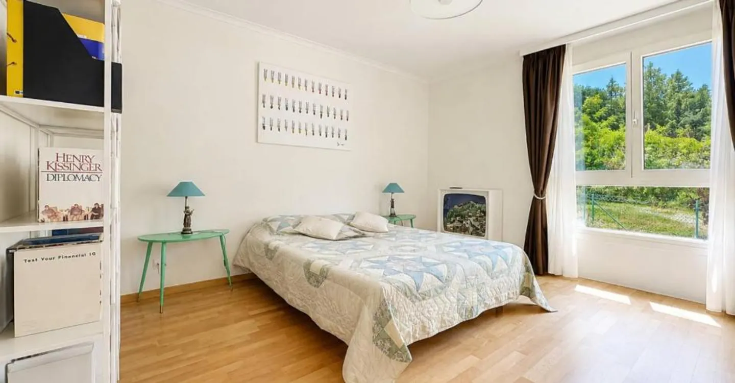 Attico ristrutturato con vista lago - Foto 9 di 10