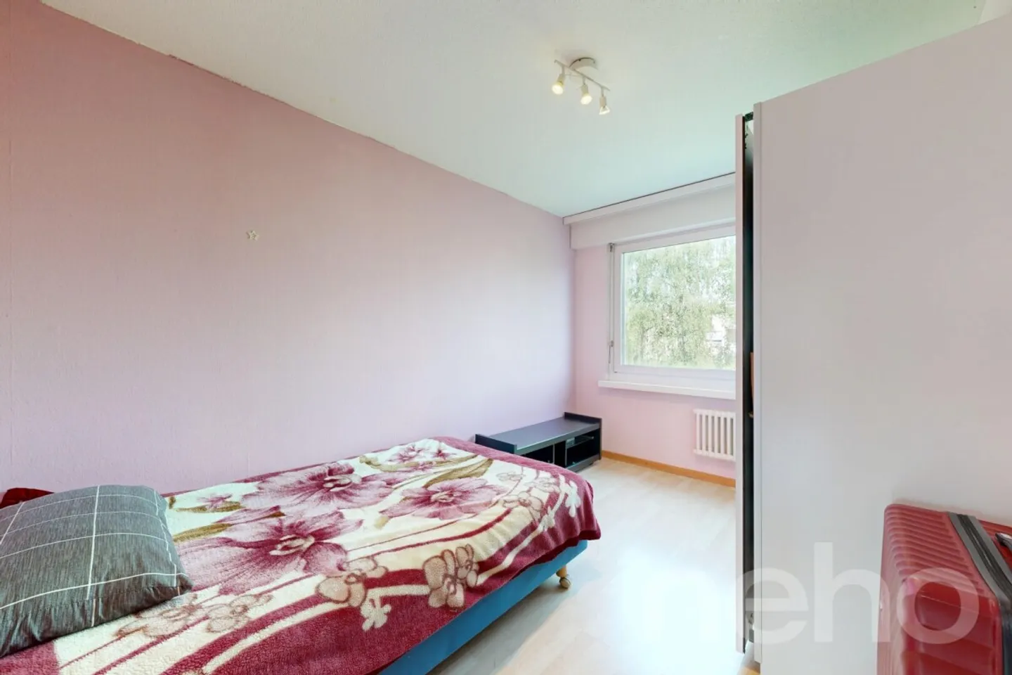 Appartement 5 pièces au calme avec balcon - Photo 7 sur 12