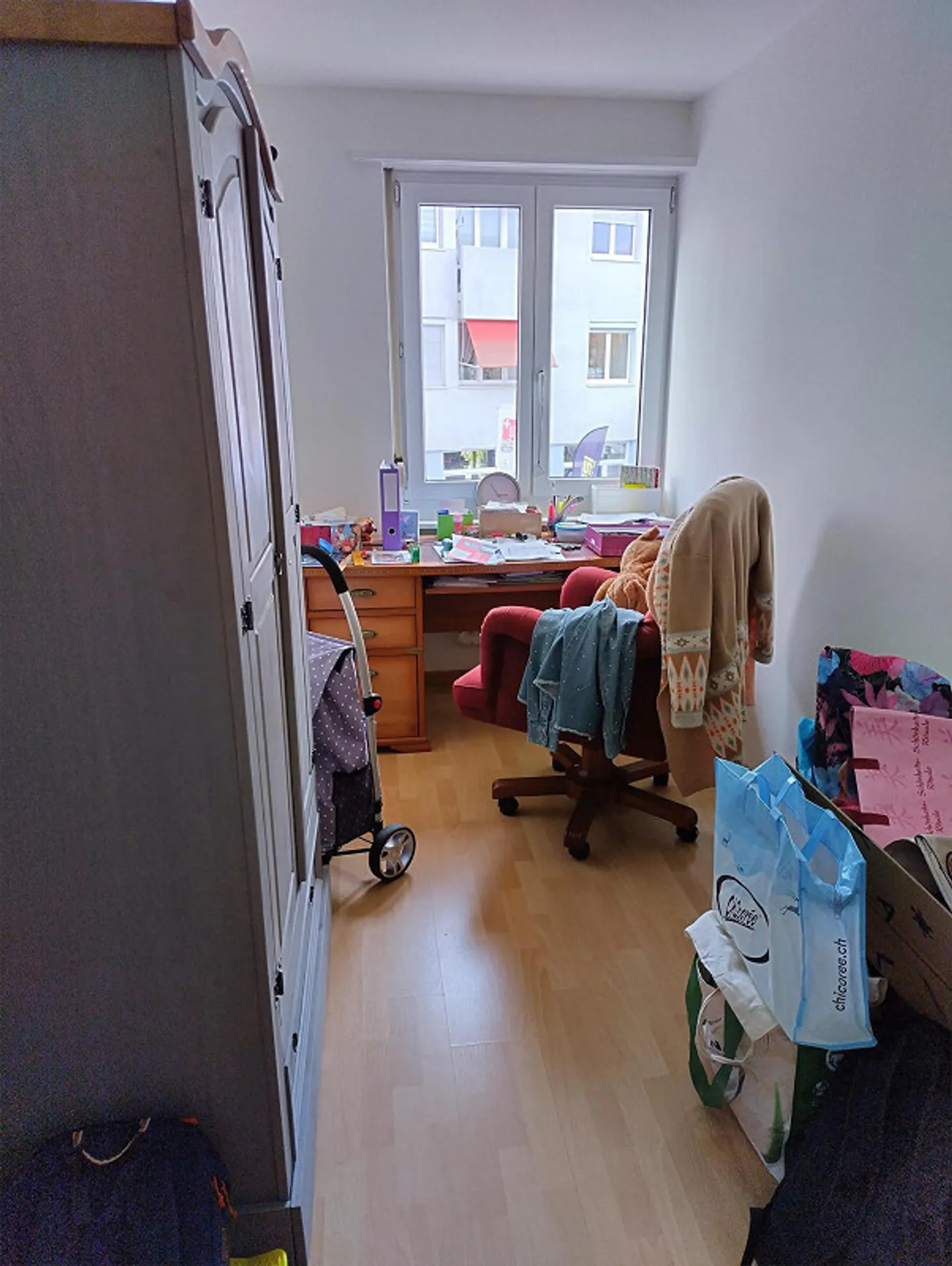 Sunny, spacious apartment near the train station - Photo 3 of 5